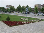 عملیات کاشت گل در پارک شهید ذاکر