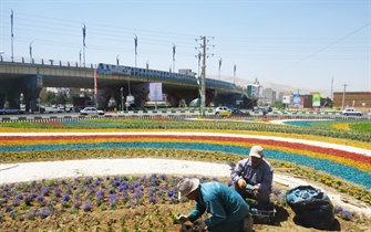 عملیات کاشت فازدوم گلکاری توسط سازمان پارکها وفضای سبز شهرداری ارومیه در سطح شهر آغاز شد.