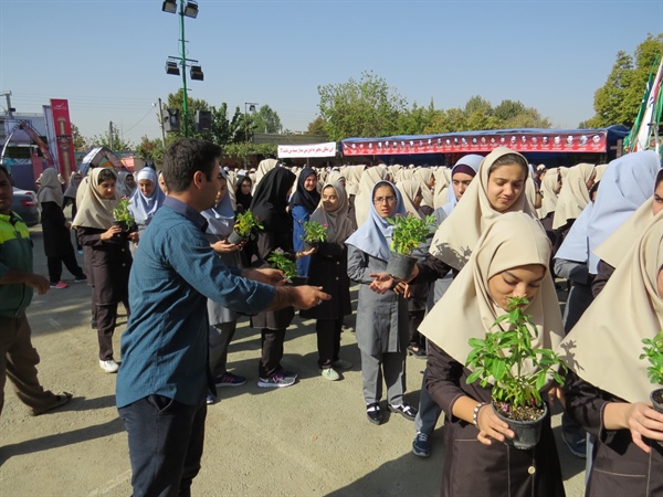 طرح استقبال از مهر، واجرای برنامه هایی فرهنگی وآموزش فرهنگ  شهروندی دردبستان های مختلف شهر برگزارشد.