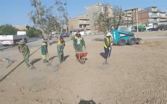 تداوم عملیات خاکریزی و آماده‌سازی بستر خاک برای کاشت در پارک دیگاله