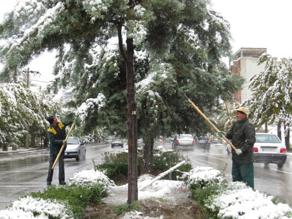 ارائه خدمات شهری به شهروندان در بارش شدید برف